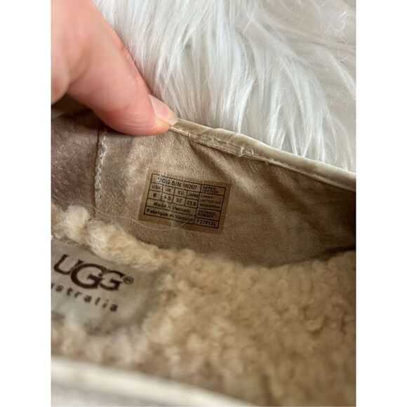 UGG Alloway White Leather Silver Studded Loafer Flats size 6 - Picture 2 of 7